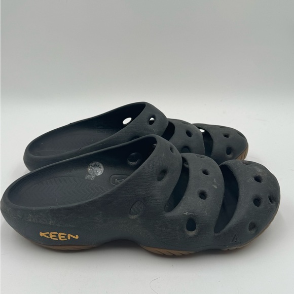 Keen Men’s 11 Yogui Arts Graphite Black Slide Sandals - Picture 1 of 6